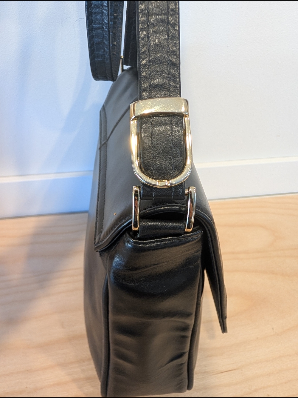 Vintage Naturalizer Black Leather & Patent Flap Shoulder Bag - Made in Canada - Picture 14 of 15